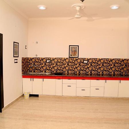 Tuk Tuk Homestay Агра Екстериор снимка
