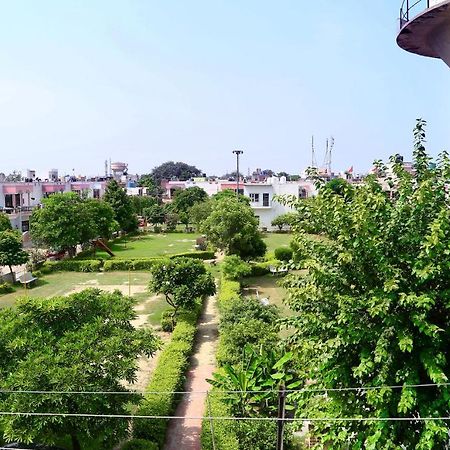 Tuk Tuk Homestay Агра Екстериор снимка