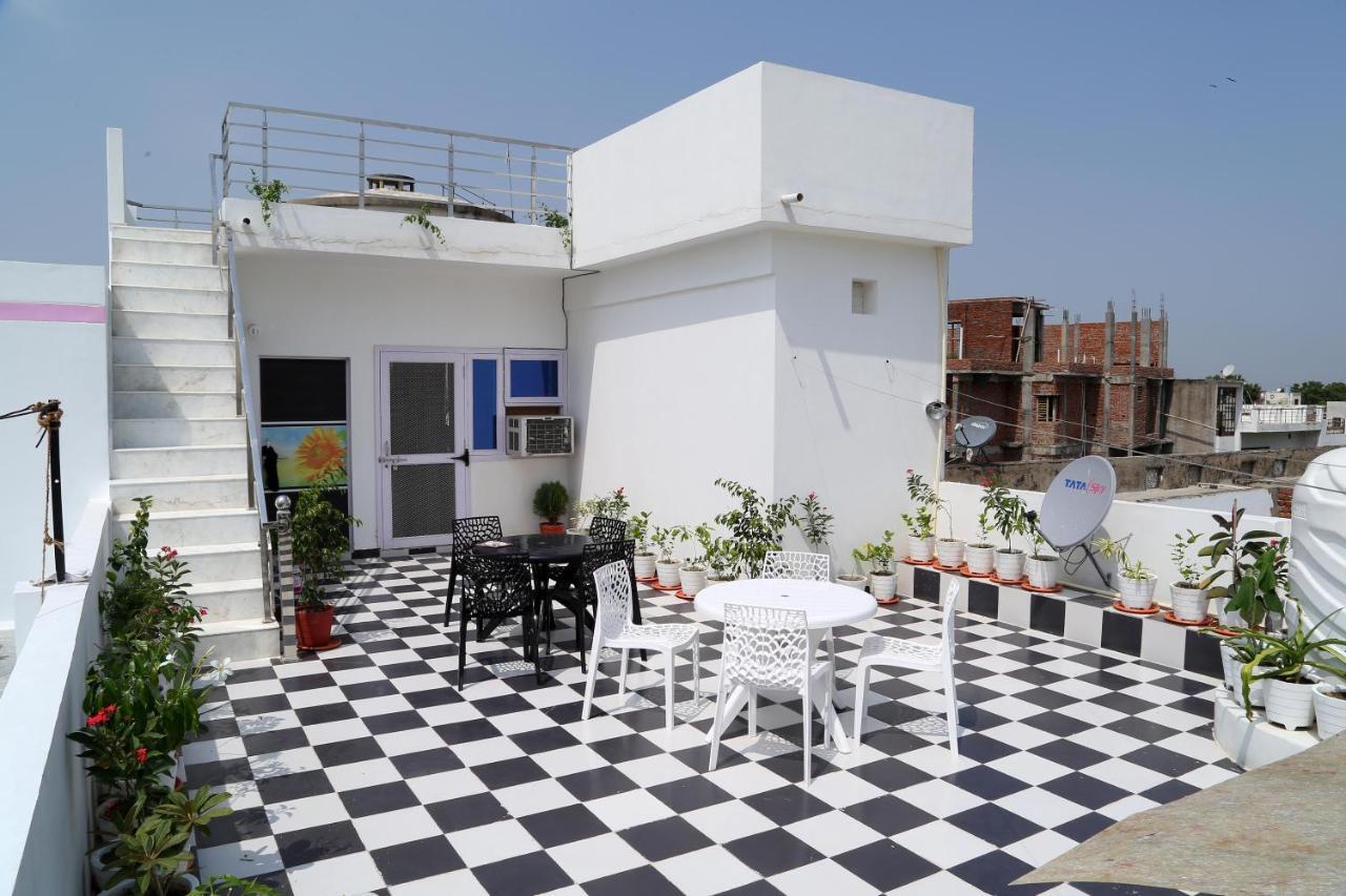 Tuk Tuk Homestay Агра Екстериор снимка
