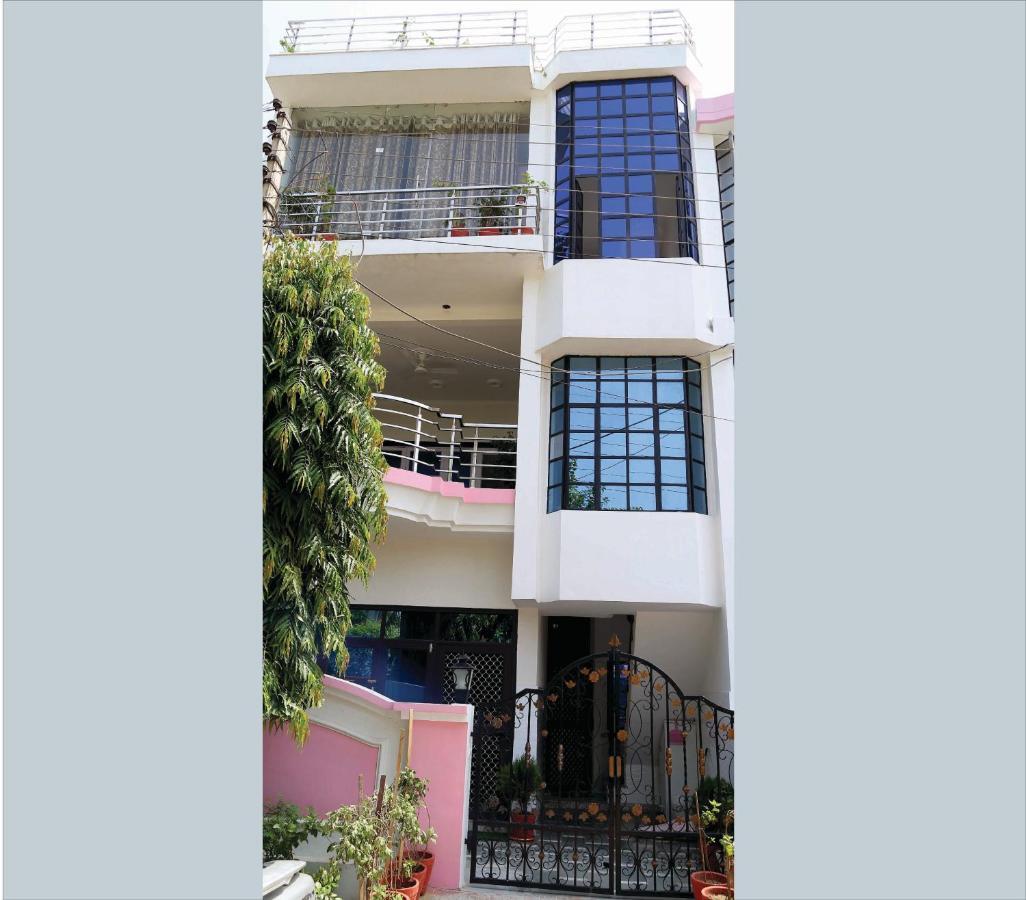Tuk Tuk Homestay Агра Екстериор снимка